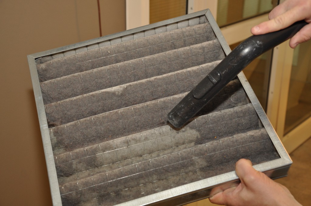 cleaning-a-dirty-furnace-filter